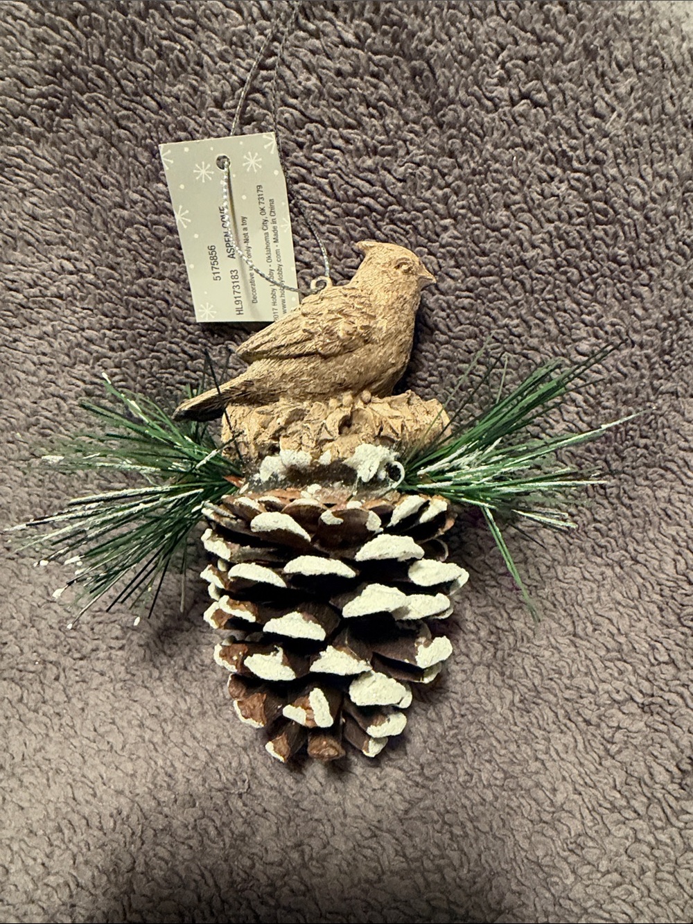 Assorted ornaments - Picture 2 of 4